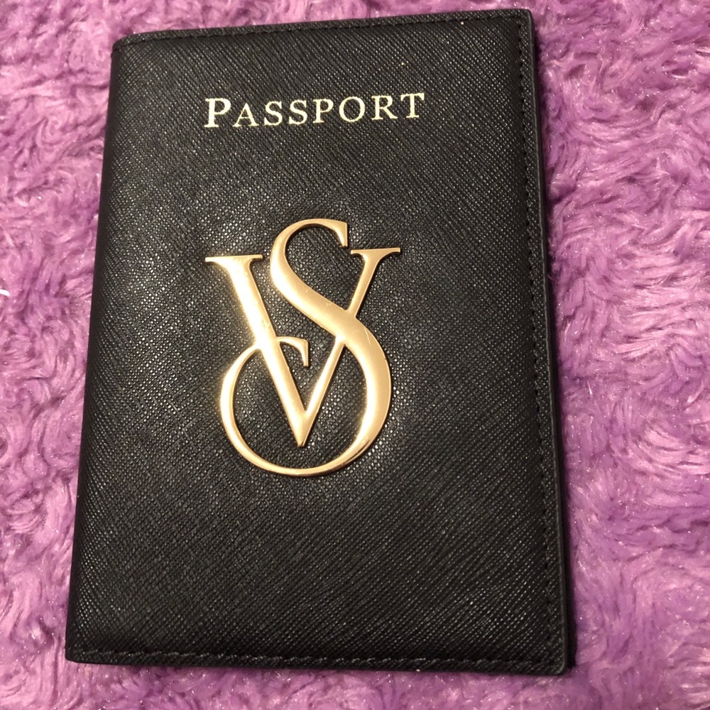 Leather passport holder